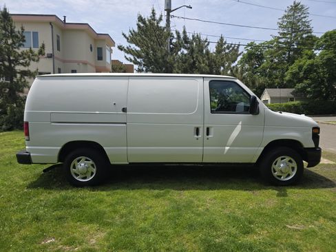 Used 2014 Ford E-150 and Econoline 150 w/ Power Group image 13