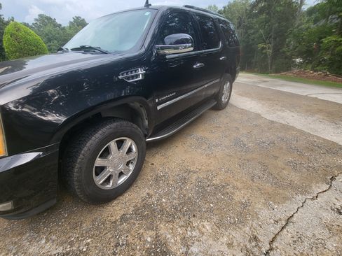 Used 2007 Cadillac Escalade AWD w/ Information Package image 6