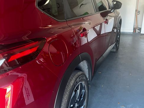 Used 2025 Nissan Rogue SV w/ SV Premium Package image 2