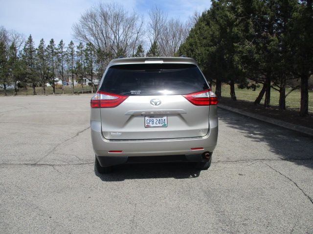 Used 2015 Toyota Sienna XLE FWD image 6