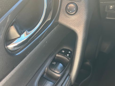 Used 2019 Nissan Rogue SV image 20