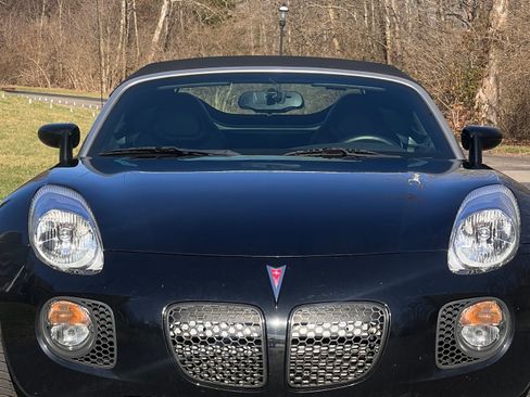 Used 2008 Pontiac Solstice GXP w/ Premium Package image 1