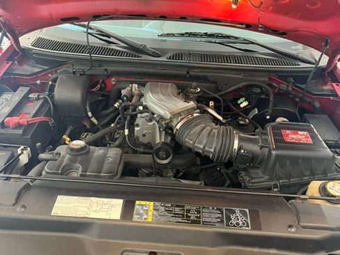 Used 2004 Ford F150 Lightning RWD image 8