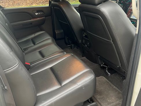 Used 2013 Chevrolet Avalanche LTZ image 4