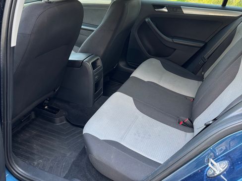 Used 2017 Volkswagen Jetta S image 10