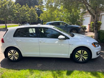 Used 2016 Volkswagen e-Golf SE w/ DC Fast Charging Package