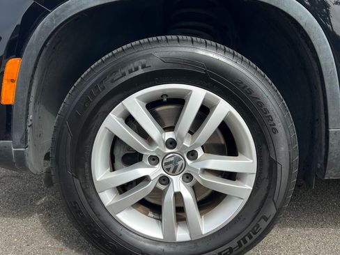 Used 2016 Volkswagen Tiguan S image 19