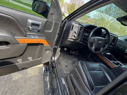 Used 2018 Chevrolet Silverado 1500 High Country image 14