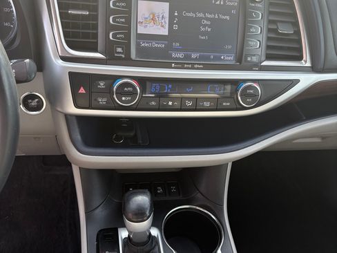 Used 2016 Toyota Highlander Limited Platinum image 11