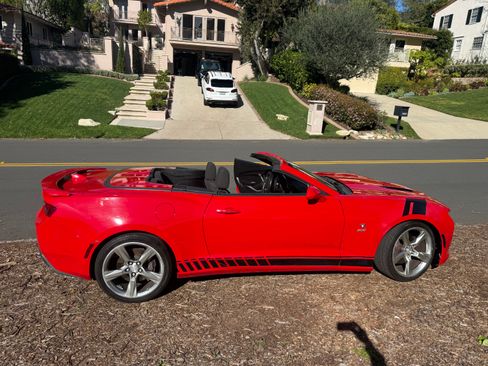 Used 2017 Chevrolet Camaro SS image 5