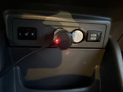 Used 2014 Toyota Prius V Five FWD image 18