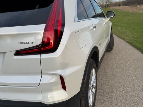 Used 2024 Cadillac XT4 Luxury w/ Cold Weather Package AWD/4WD image 10