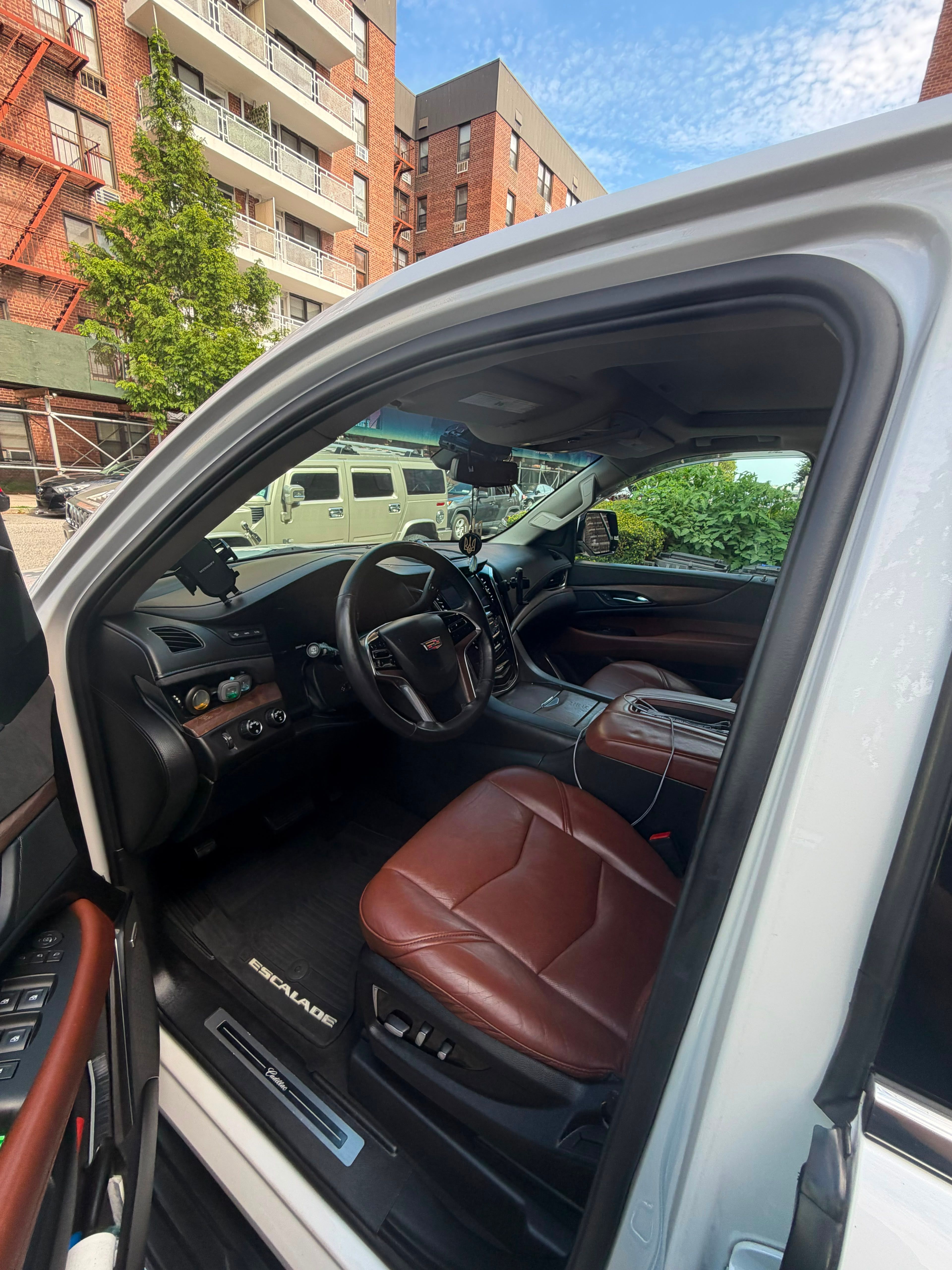 Used 2017 Cadillac Escalade ESV Luxury AWD/4WD image 11