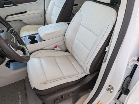 Used 2026 GMC Acadia Denali FWD image 11