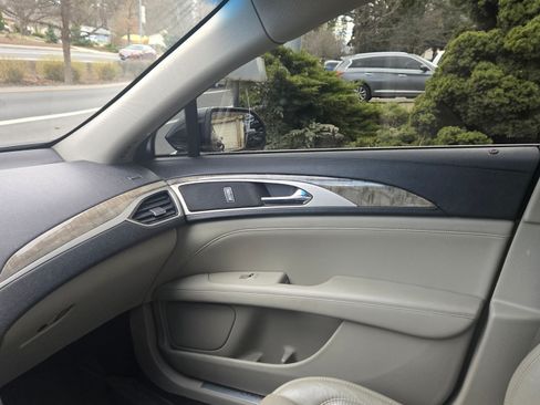 Used 2017 Lincoln MKZ Reserve w/ Technology Package image 15