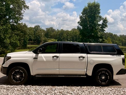 Used 2016 Toyota Tundra SR5 w/ SR5 Upgrade Package AWD/4WD image 2