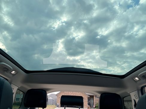 Used 2018 Land Rover Discovery Sport HSE image 15