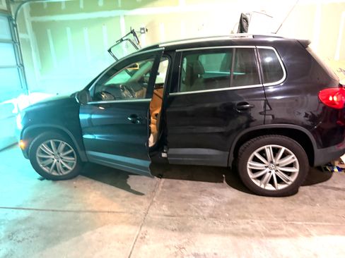 Used 2011 Volkswagen Tiguan S image 3