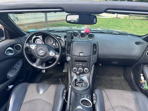 Used 2012 Nissan 370Z Touring RWD image 13