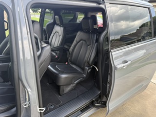Used 2023 Chrysler Pacifica Touring-L w/ S Appearance Package FWD image 6