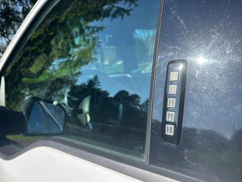 Used 2019 Ford F150 Lariat w/ Equipment Group 501A Mid AWD/4WD image 8