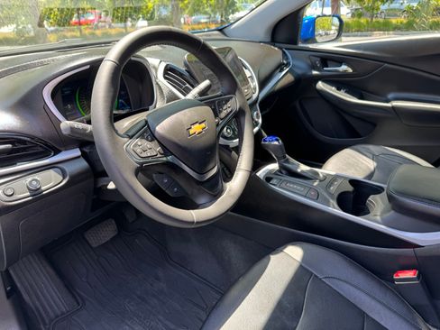 Used 2018 Chevrolet Volt LT w/ LT Driver Confidence Package FWD image 6