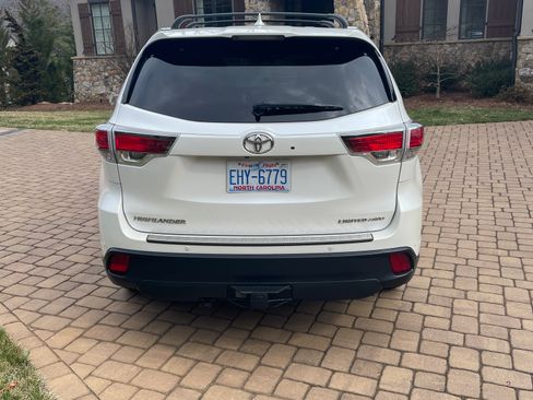 Used 2016 Toyota Highlander Limited Platinum image 2