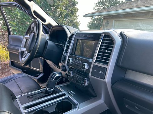 Used 2016 Ford F150 Lariat w/ Equipment Group 502A Luxury image 9