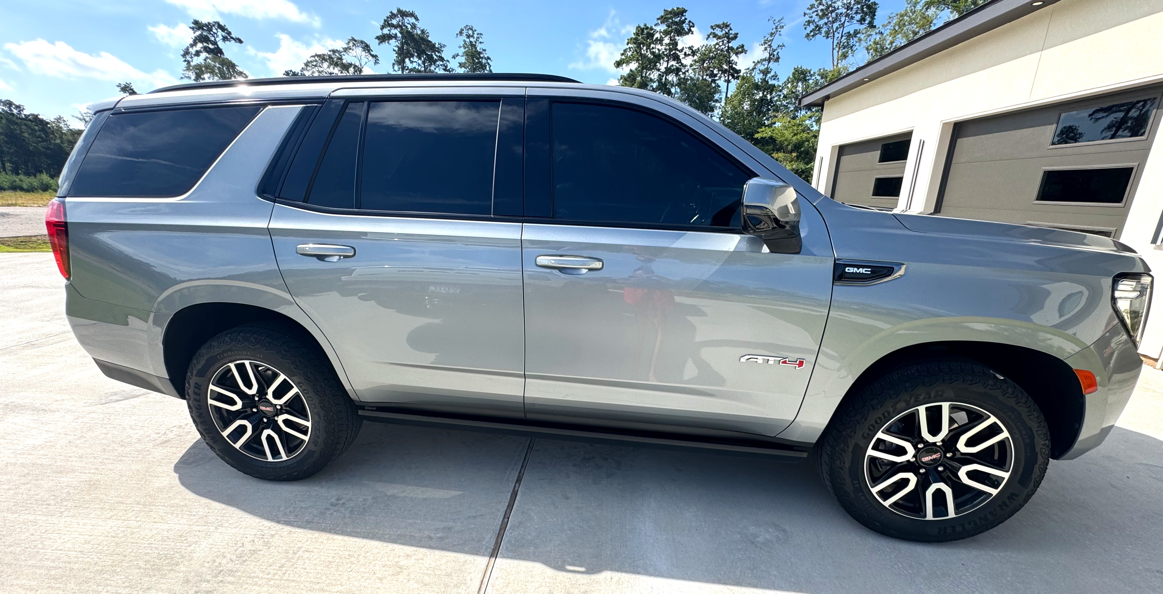 Used 2024 GMC Yukon AT4 w/ AT4 Premium Package AWD/4WD image 1