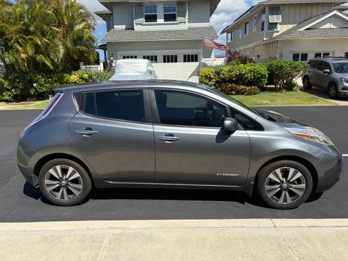 Used 2015 Nissan Leaf SV w/ LED & Quick Charge Package FWD image 2