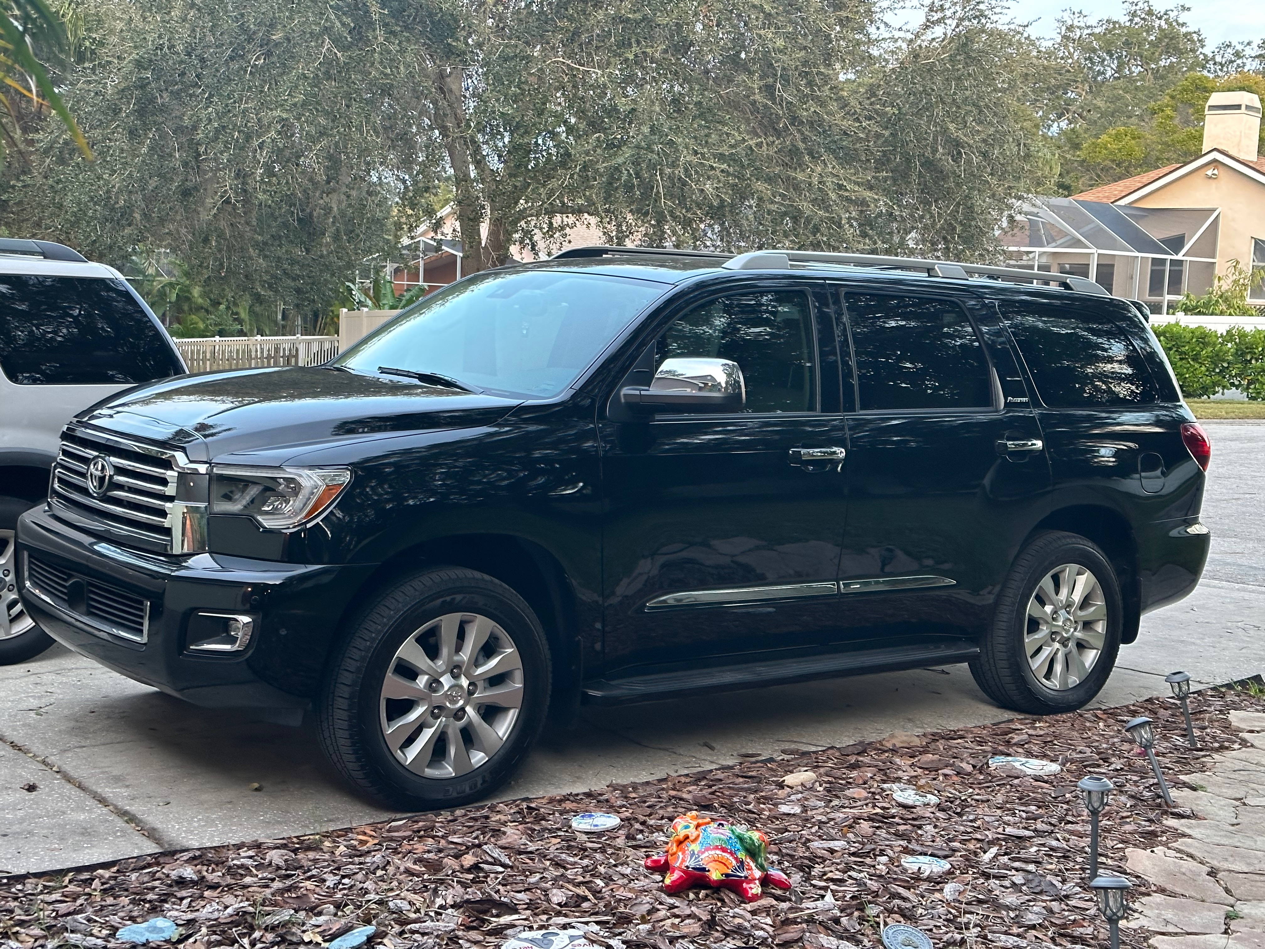 Used 2021 Toyota Sequoia Platinum AWD/4WD image 1