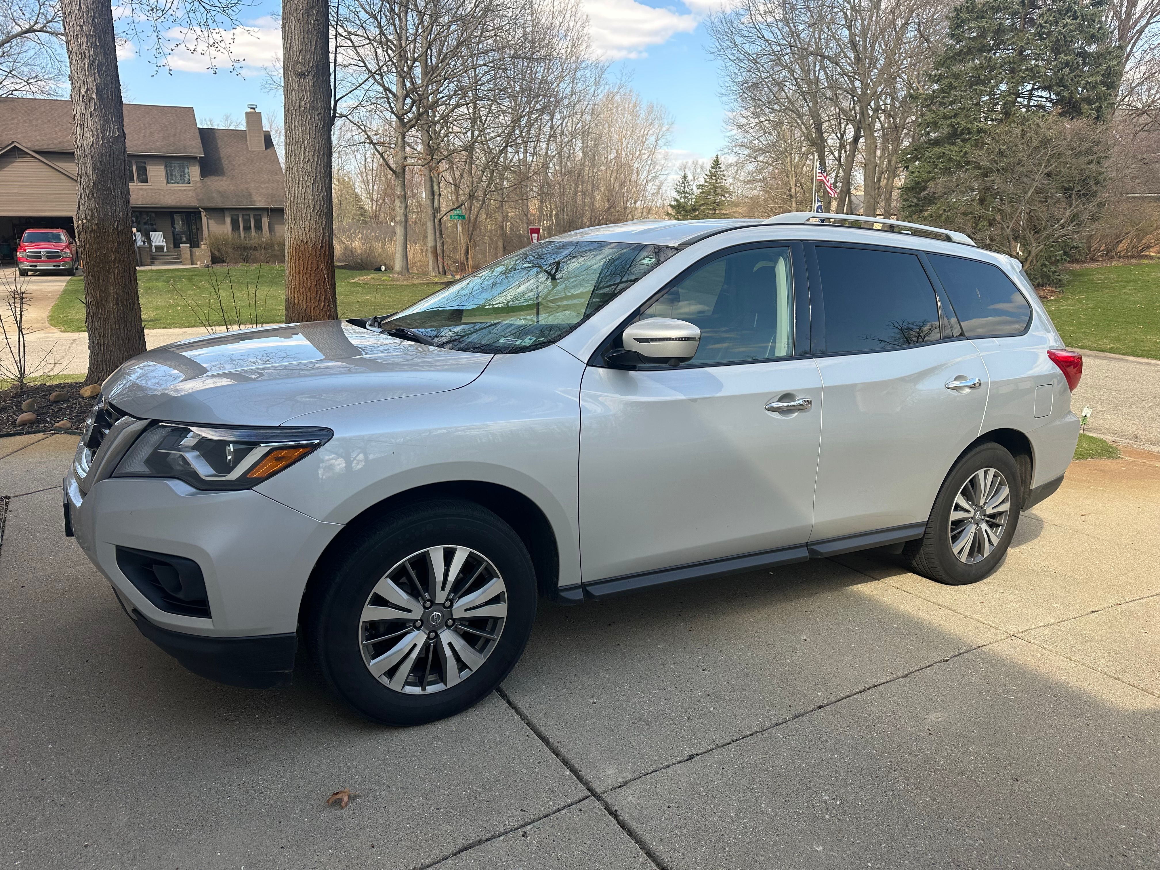 Used 2020 Nissan Pathfinder SL AWD/4WD image 4