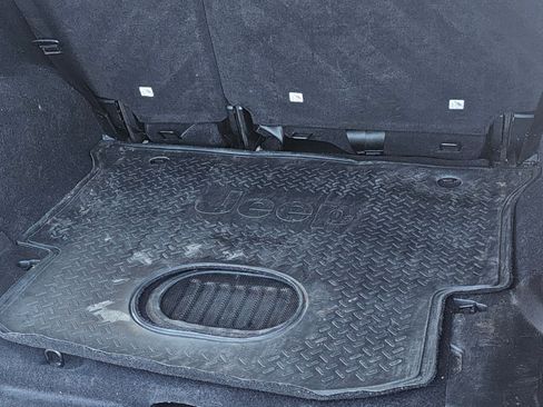 Used 2015 Jeep Wrangler Unlimited Sahara image 13