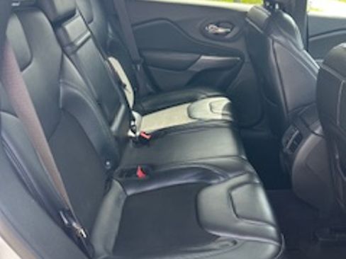 Used 2019 Jeep Cherokee Latitude Plus image 12