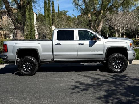 Used 2018 GMC Sierra 2500 Denali w/ Duramax Plus Package image 1