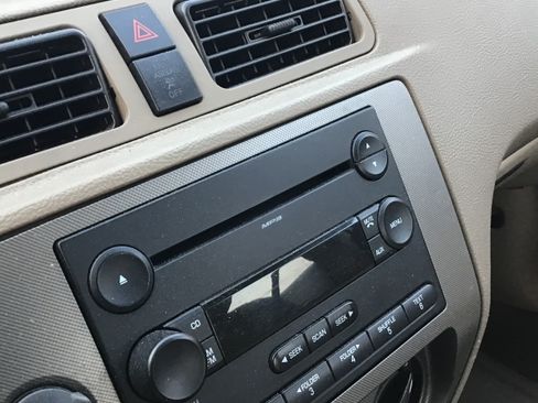 Used 2007 Ford Focus SES FWD image 13