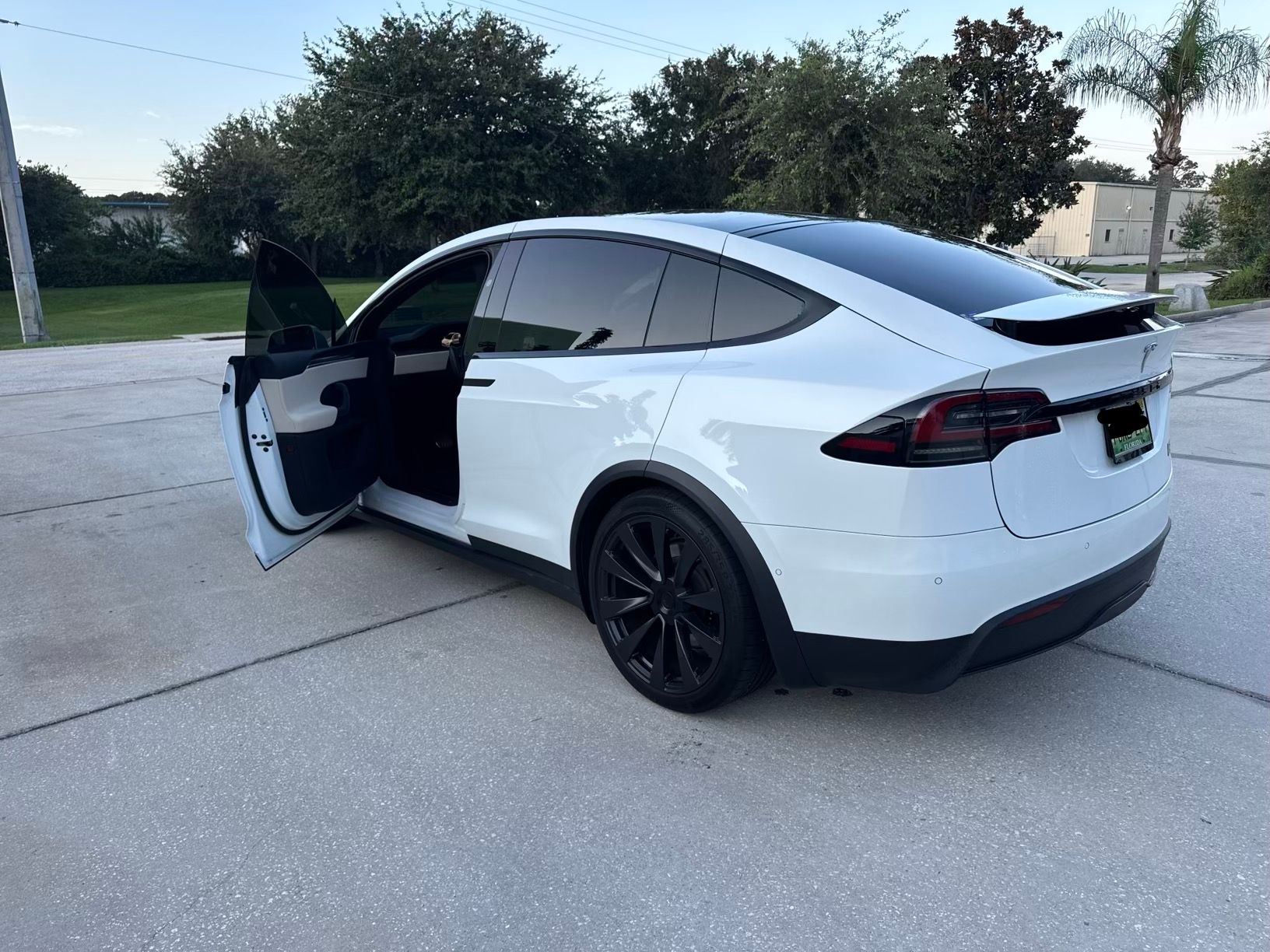 Used 2022 Tesla Model X Plaid AWD/4WD image 8