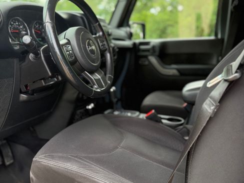 Used 2015 Jeep Wrangler Unlimited Sport w/ Quick Order Package 24S AWD/4WD image 9