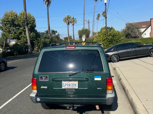 Used 1999 Jeep Cherokee Sport image 1