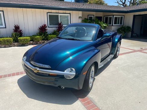 Used 2005 Chevrolet SSR w/ Preferred Equipment Group RWD image 12