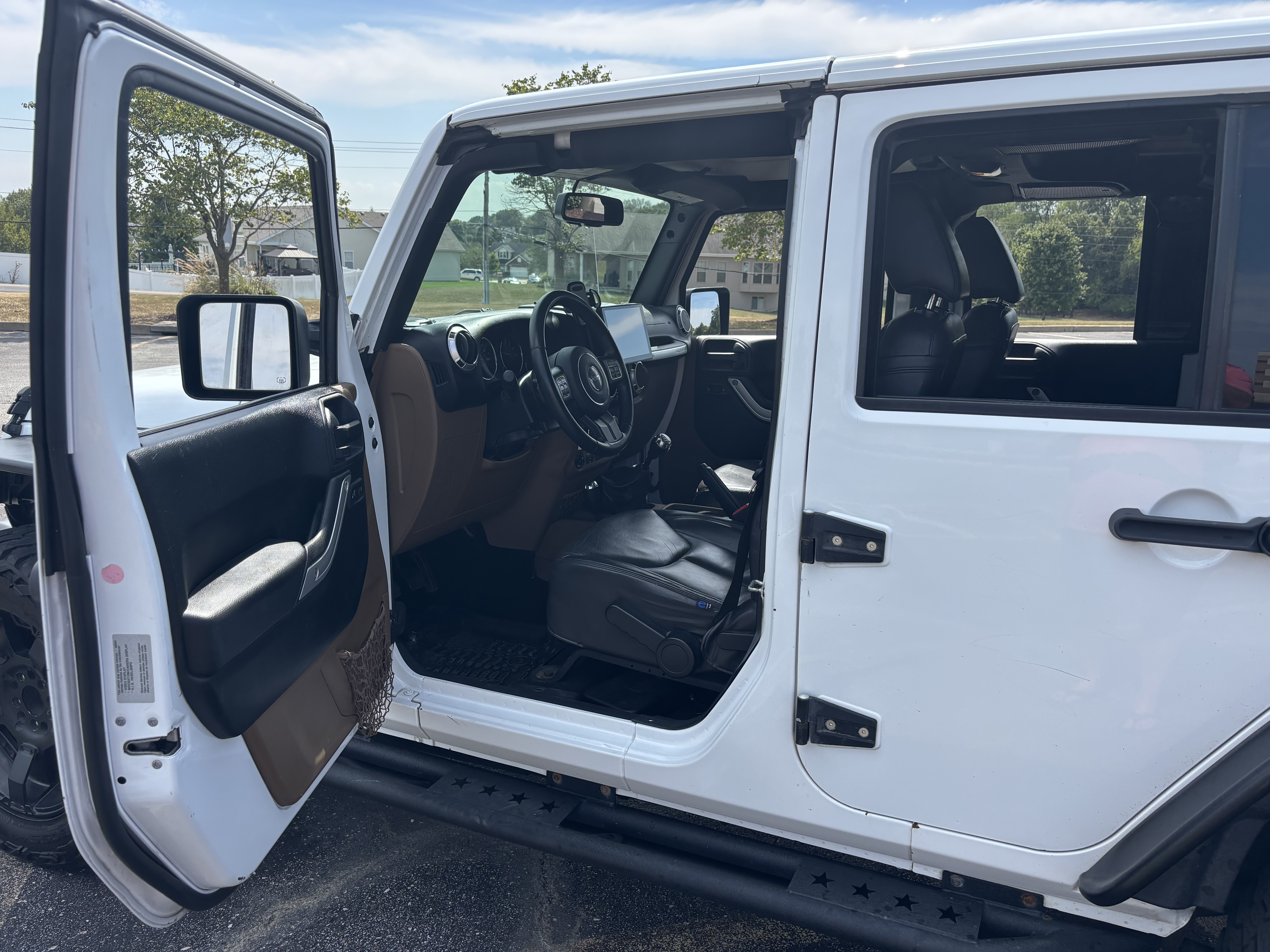 Used 2017 Jeep Wrangler Unlimited Sahara w/ Connectivity Group AWD/4WD image 5