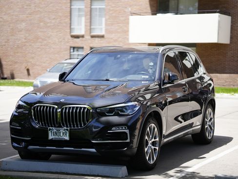 Used 2021 BMW X5 xDrive40i w/ Premium Package AWD/4WD image 5