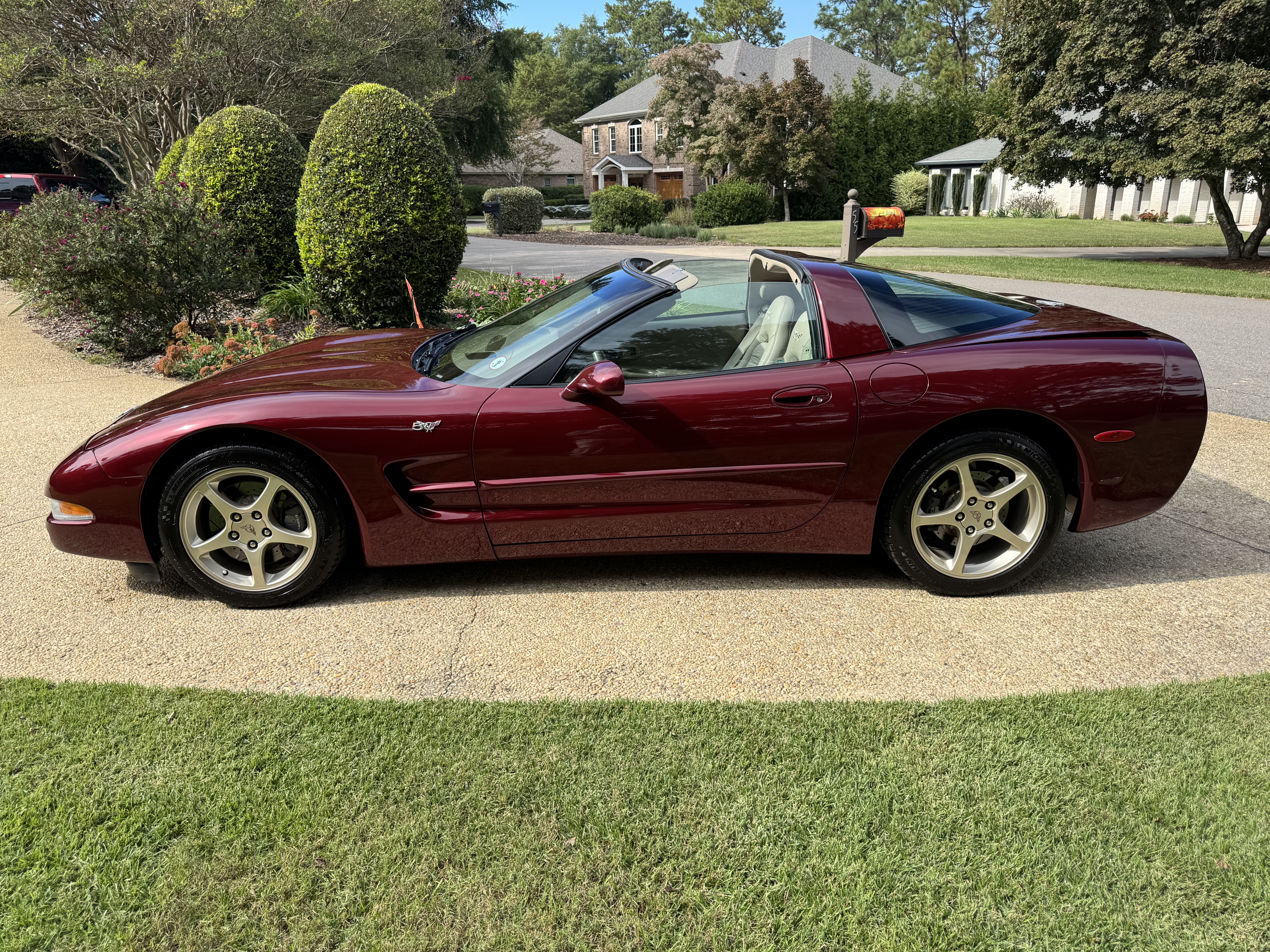 Used 2003 Chevrolet Corvette Coupe w/ Preferred Equipment Group RWD image 15
