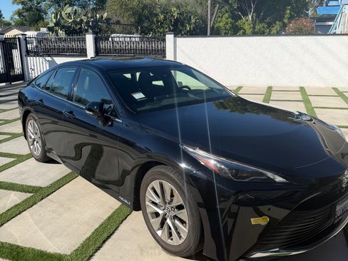 Used 2022 Toyota Mirai w/ Advanced Technology Package image 3