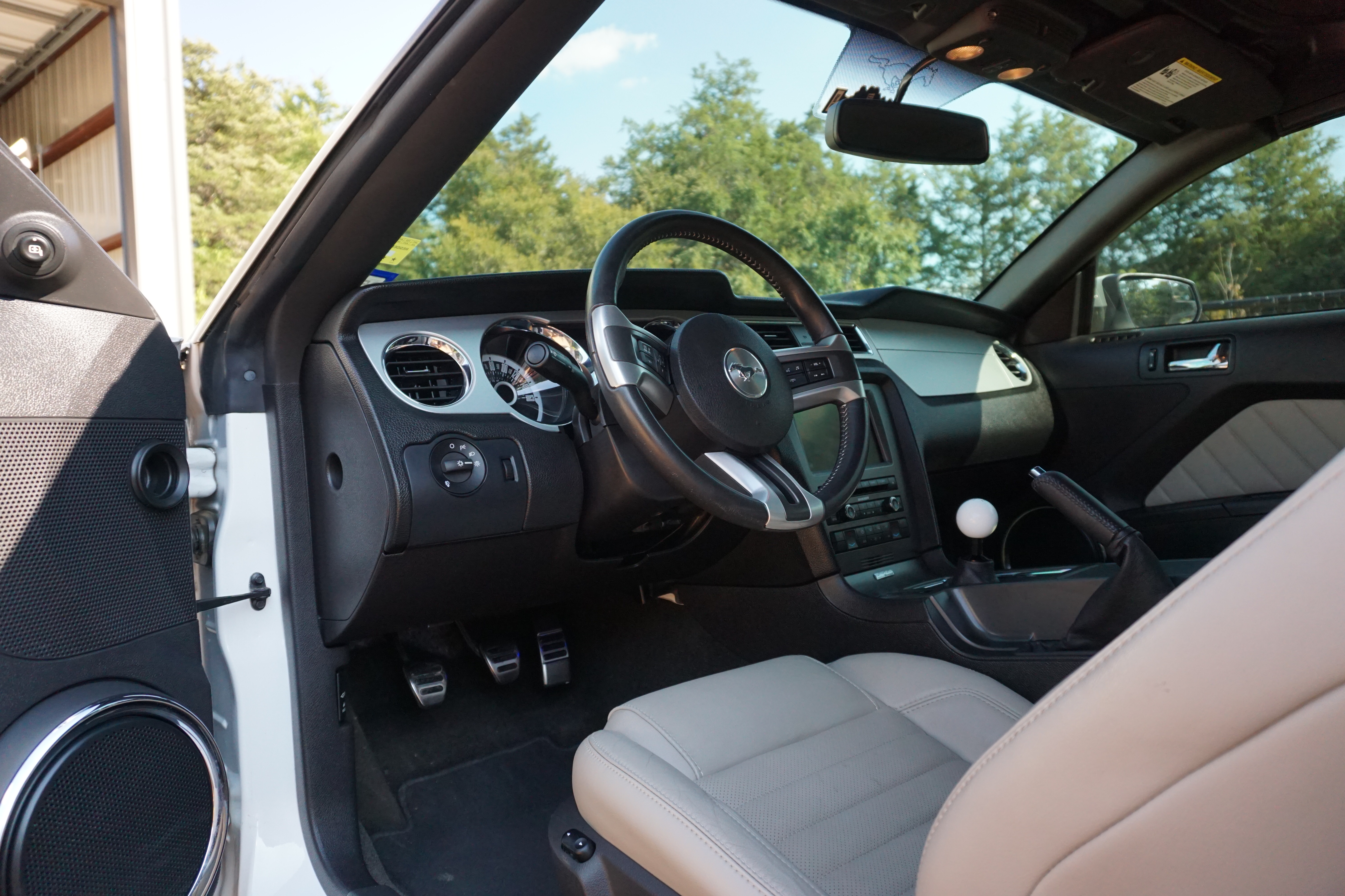 Used 2013 Ford Mustang Premium w/ Electronics Pkg RWD image 13