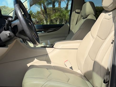 Used 2019 Cadillac Escalade Luxury image 22