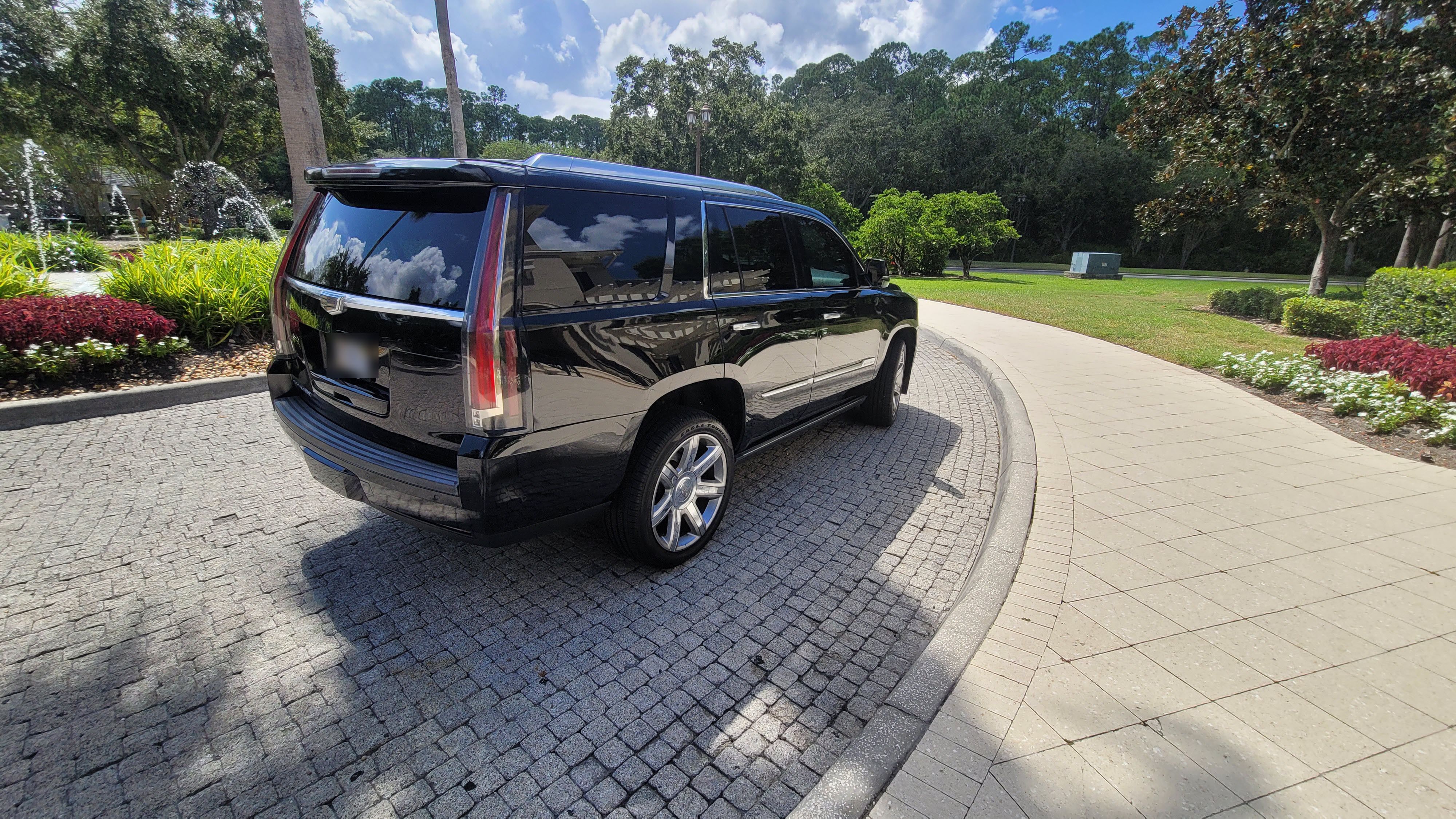 Used 2017 Cadillac Escalade Premium Luxury RWD image 5