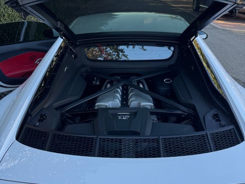 Used 2021 Audi R8 V10 w/ Premium Package image 18