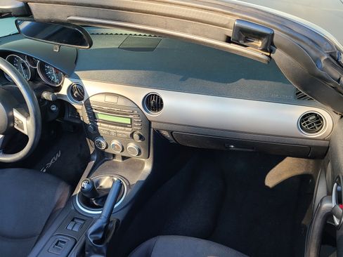 Used 2010 MAZDA MX-5 Miata Sport w/ Convenience Pkg RWD image 2