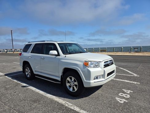 Used 2012 Toyota 4Runner SR5 w/ Convenience Pkg image 4